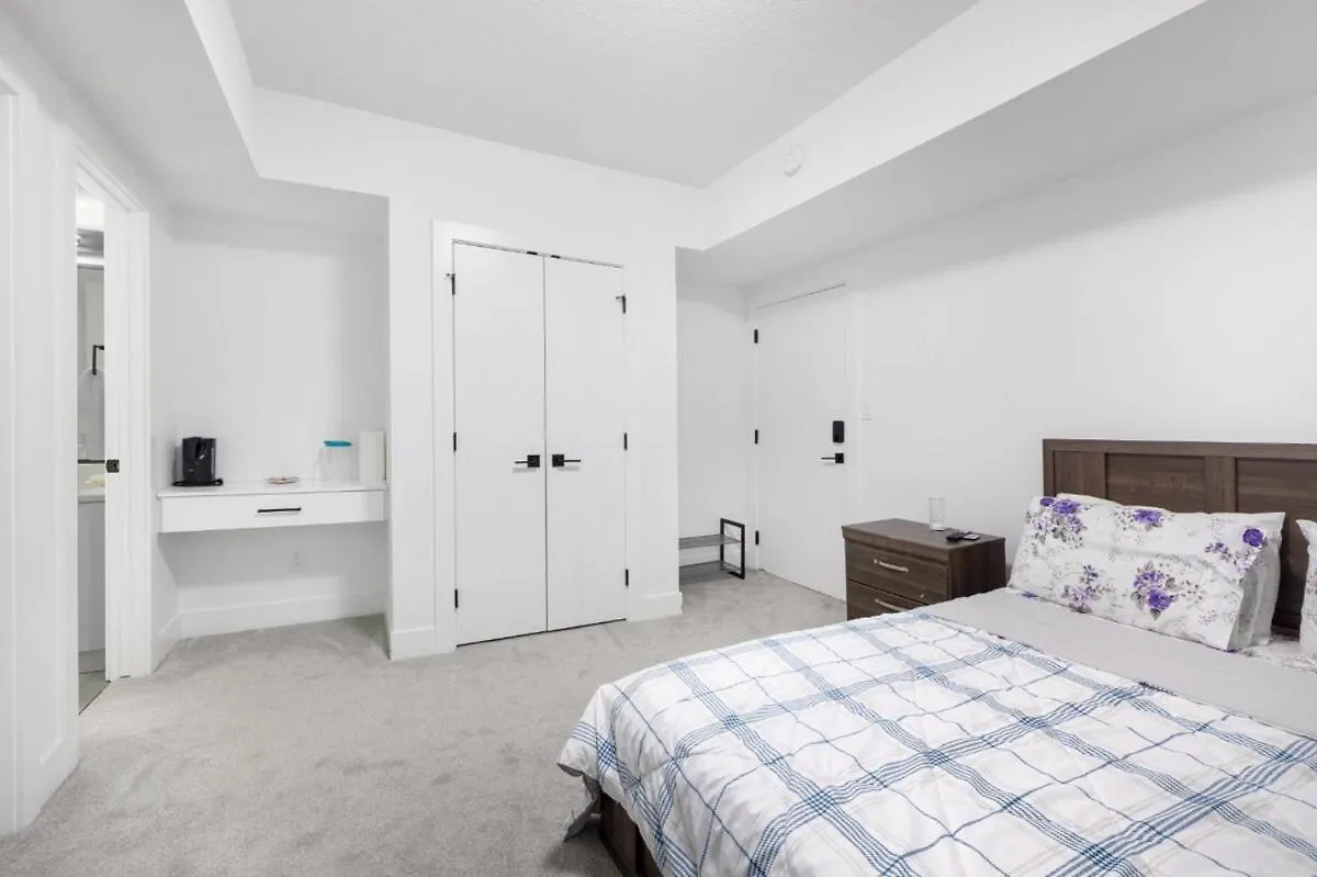Studio Suite In Northeast, إيدمونتون 0*,  كندا