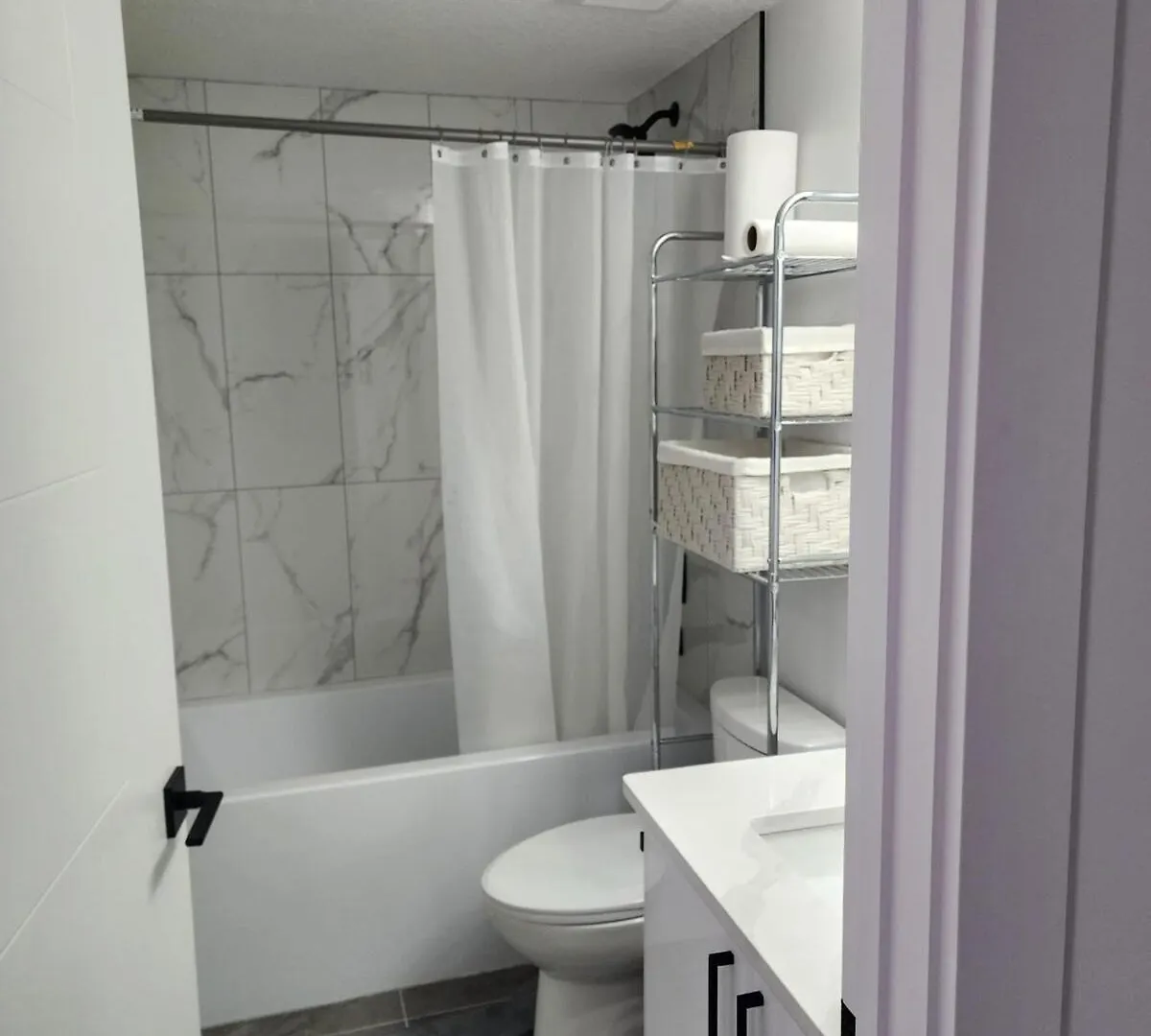 Studio Suite In Northeast, إيدمونتون بيت للعطل