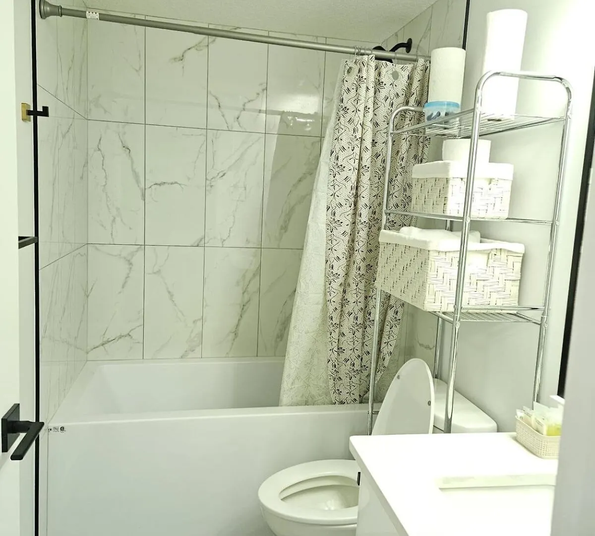 Studio Suite In Northeast, Edmonton 0*,  Kanada